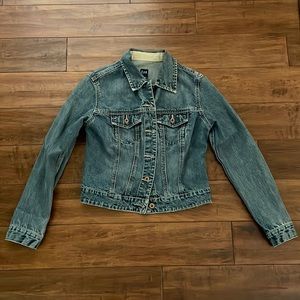Women’s GAP denim jacket, button front, size xs